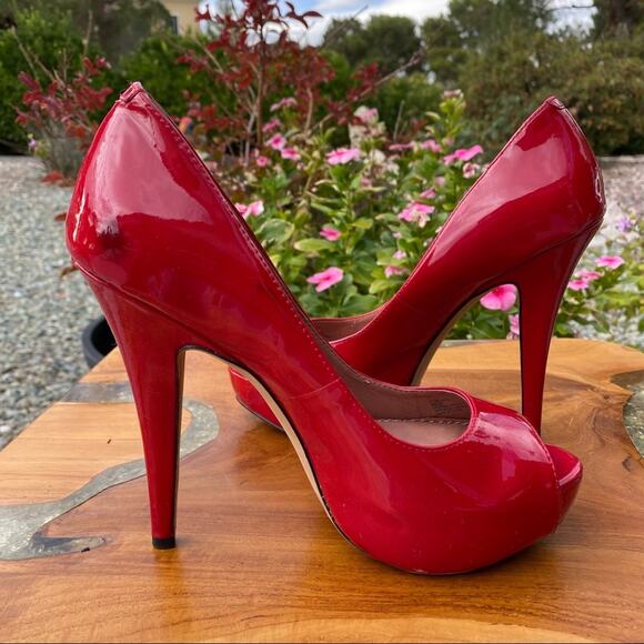 VINCE CAMUTO Red Patent Leather Platform Heels - Picture 4 of 7